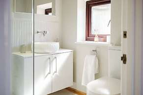 Beautiful 4 BD Home near Woodstock