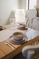 Beautiful 4 BD Home near Woodstock