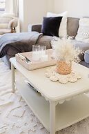 Beautiful 4 BD Home near Woodstock