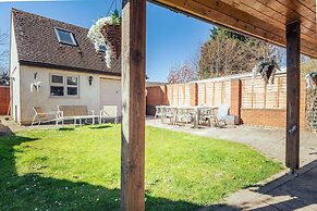 Beautiful 4 BD Home near Woodstock