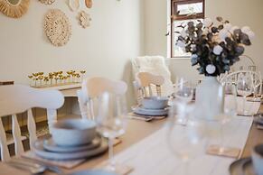 Beautiful 4 BD Home near Woodstock