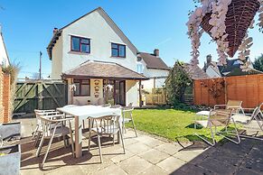 Beautiful 4 BD Home near Woodstock