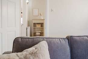 Beautiful 4 BD Home near Woodstock