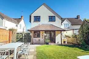 Beautiful 4 BD Home near Woodstock