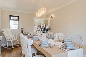 Beautiful 4 BD Home near Woodstock