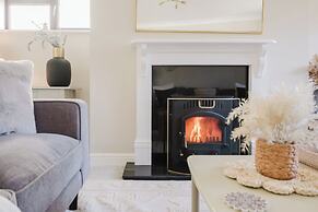 Beautiful 4 BD Home near Woodstock