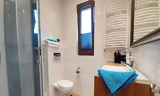 Holiday Home With Garden, Sauna, Jacuzzi