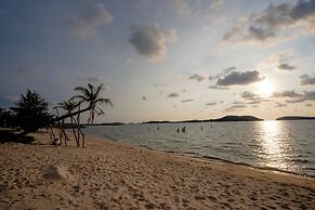 Royal Beach Resort & Residence By EHM