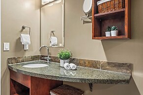 2 Bedroom Condo .Pool .Hot Tub .Gym .Spa