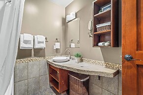 2 Bedroom Condo .Pool .Hot Tub .Gym .Spa