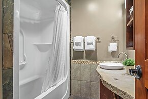 2 Bedroom Condo .Pool .Hot Tub .Gym .Spa