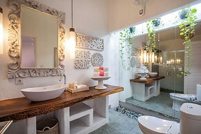 PinkPrivate Sanur - for Cool Adults Only