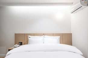 Brown Dot Hotel Gumi