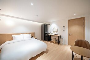 Brown Dot Hotel Gumi