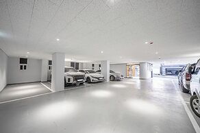 Brown Dot Hotel Gumi