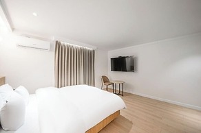 Brown Dot Hotel Gumi