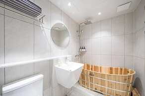 Brown Dot Hotel Gumi