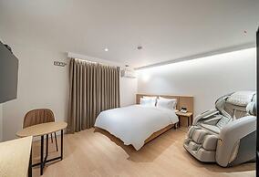 Brown Dot Hotel Gumi