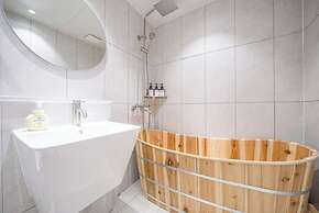 Brown Dot Hotel Gumi