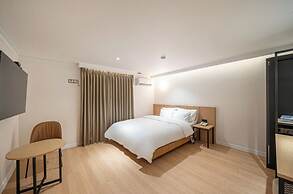 Brown Dot Hotel Gumi