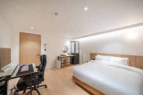 Brown Dot Hotel Gumi