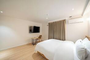 Brown Dot Hotel Gumi