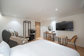 Brown Dot Hotel Gumi