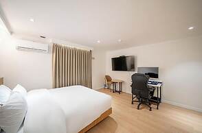 Brown Dot Hotel Gumi