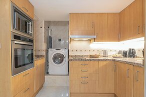 Gray Dalbion Puerto Banus