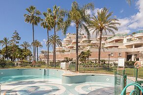 Gray Dalbion Puerto Banus