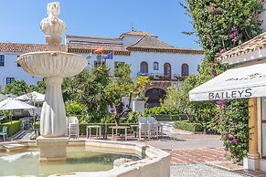 Gray Dalbion Puerto Banus