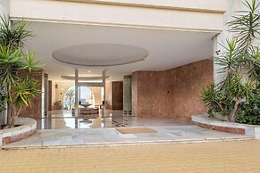 Gray Dalbion Puerto Banus