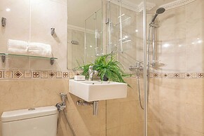 Gray Dalbion Puerto Banus