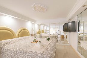 Gray Dalbion Puerto Banus