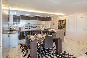 Lepanto Center Marbella 100m Of Beach