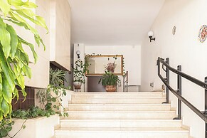 Lepanto Center Marbella 100m Of Beach