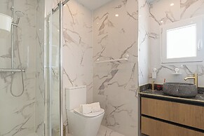 Lepanto Center Marbella 100m Of Beach