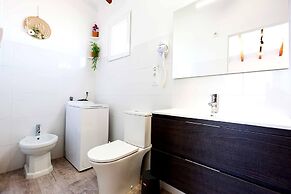 Apartment With air Conditioning, Parking and Wi-fi