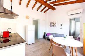 Apartment With air Conditioning, Parking and Wi-fi