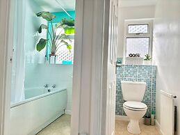 Bright Welcoming Falmouth Home Garden Parking