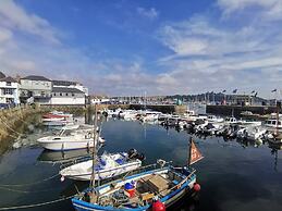 Bright Welcoming Falmouth Home Garden Parking