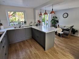 Bright Welcoming Falmouth Home Garden Parking