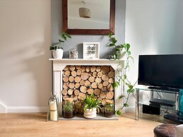 Bright Welcoming Falmouth Home Garden Parking