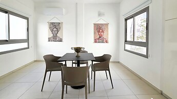 Phaedrus Living Ledras Residences 202