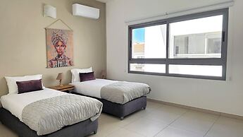 Phaedrus Living Ledras Residences 202