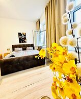 Bright 3BR Appt Steps from FAC Platz