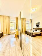 Bright 3BR Appt Steps from FAC Platz