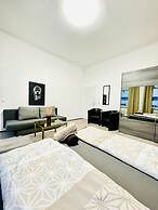 Bright 3BR Appt Steps from FAC Platz