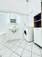 Bright 3BR Appt Steps from FAC Platz