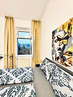 Bright 3BR Appt Steps from FAC Platz